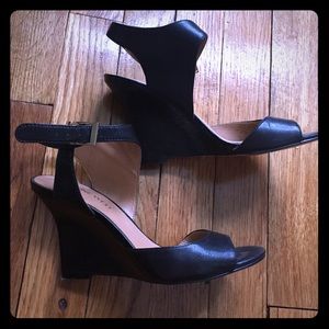 New! Size 5, Nine West black wedges